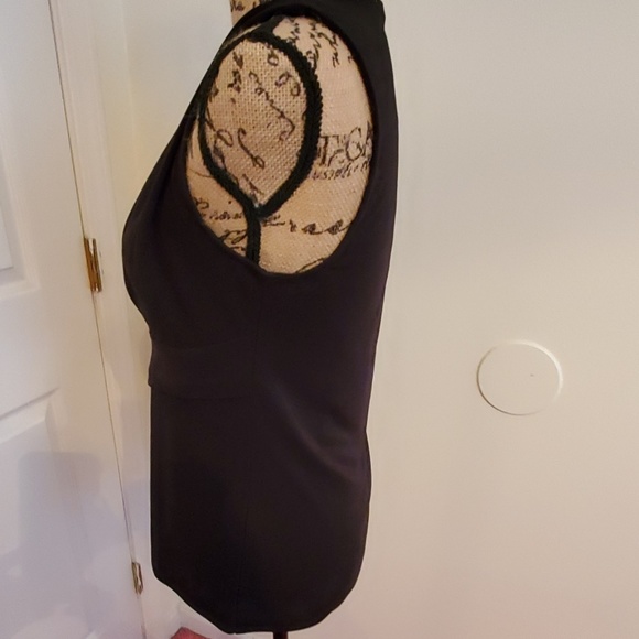 Banana Republic sleeveless shell - Picture 2 of 4